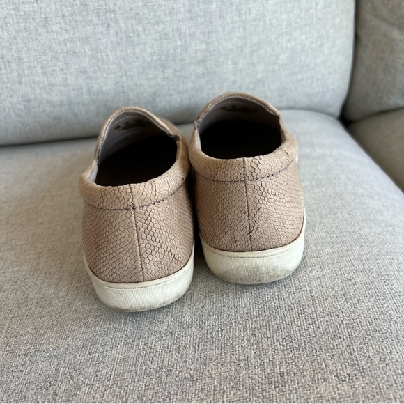 LAST CALL!! Naturalizer slip on shoes - Picture 2 of 7